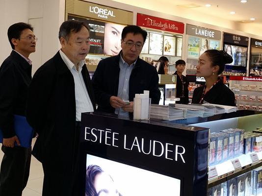 國有重點大型企業(yè)監(jiān)事會趙小平主席一行考察瑞麗、畹町兩家免稅店