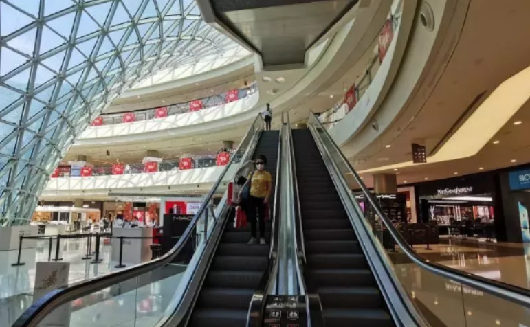 【中國免稅人在行動?一線直擊篇】之十一：這家店恢復(fù)營業(yè)，吸引超過1億人在線看直播！